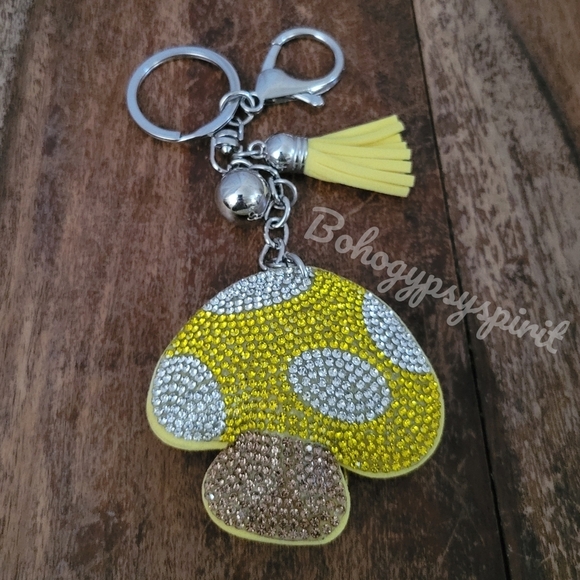 🍄Mushroom Crystal Rhinestone Keychain Bag Charm With Yellow Tassel - Picture 5 of 8